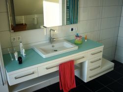 Bad2_satiniertes_Glas_weiss_2