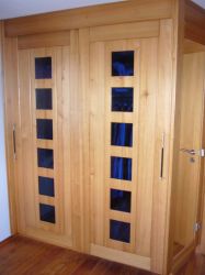 Schrank4Schiebetuerschrank_Fichte_Antikglas_blau