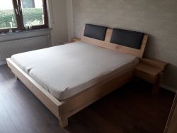 02_Bett_Eiche_massiv_1