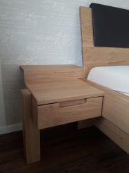02_Bett_Nachtkaestchen_Eiche_massiv