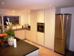 Kueche_08steingrau_Granit_schwarz_2