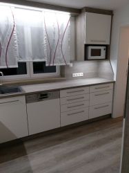 Kueche_11Eiche_Quarz_weiss_matt_2